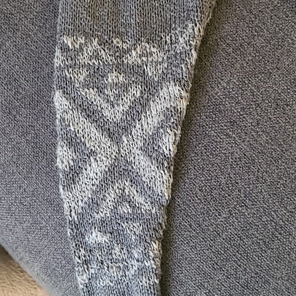 Hollister grey Geometric Sweater. Size Xs/S - Picture 4 of 4